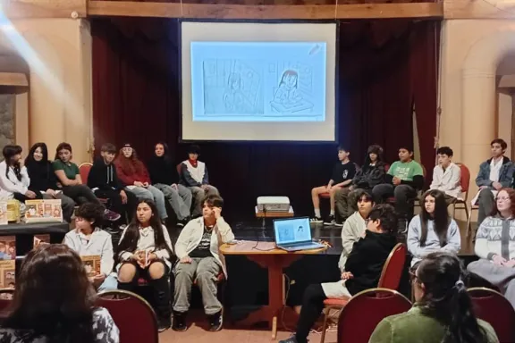 Estudiantes de la Escuela Nº 186 publican tres libros tras una exitosa edición.