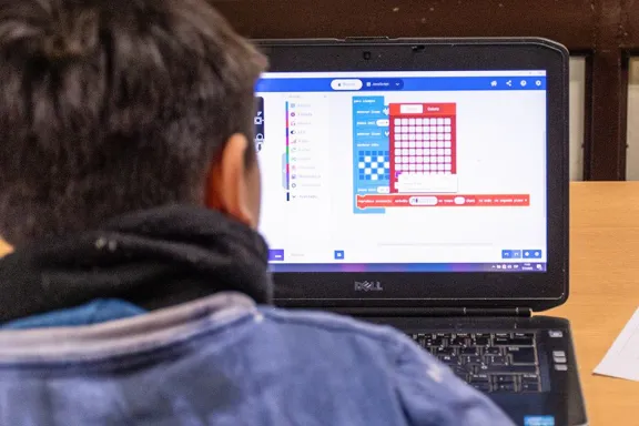 Capacitan sobre la prevención de consumos digitales problemáticos en jóvenes.