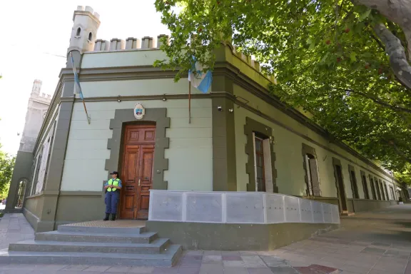 El Gobierno invita a ATE a discutir en la Mesa Salarial.