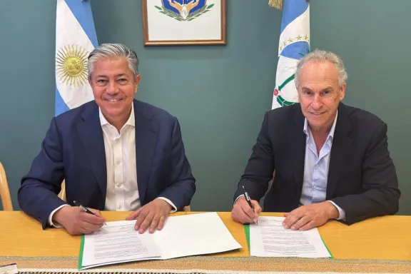 Pampa Energía amplía su apoyo a las becas Gregorio Álvarez para estudiantes argentinos.