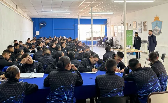 Más de 200 aspirantes a policías debatieron sobre masculinidades diversas.