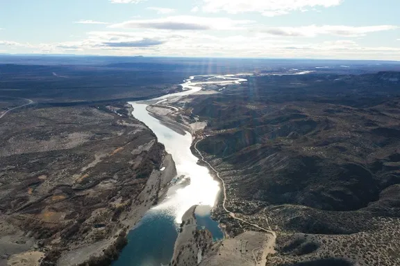 Convocatoria de inversores para impulsar el desarrollo de pequeños proyectos hidroeléctricos.