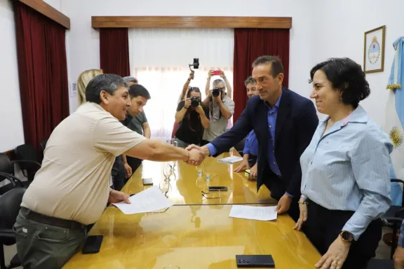 Se firmó el acuerdo salarial con ATE: nuevas condiciones para los trabajadores públicos.