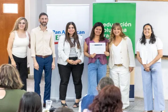 Más de 100 docentes se capacitaron en alfabetización para mejorar la educación.