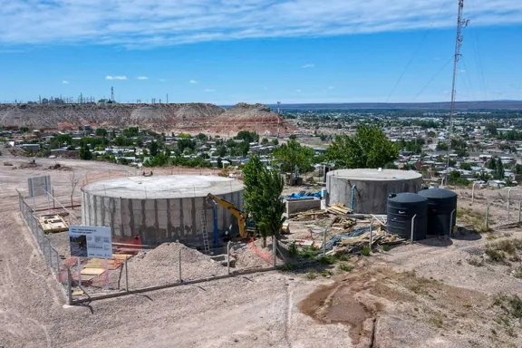 Progresan las obras de la nueva cisterna para el suministro de agua en Neuquén Oeste.