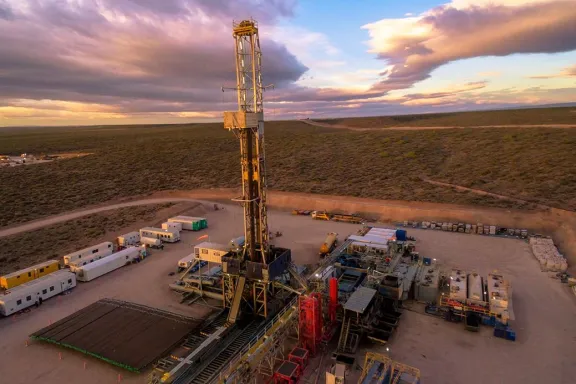 Inversiones en petróleo y gas potencian el crecimiento del RIGI en Argentina.