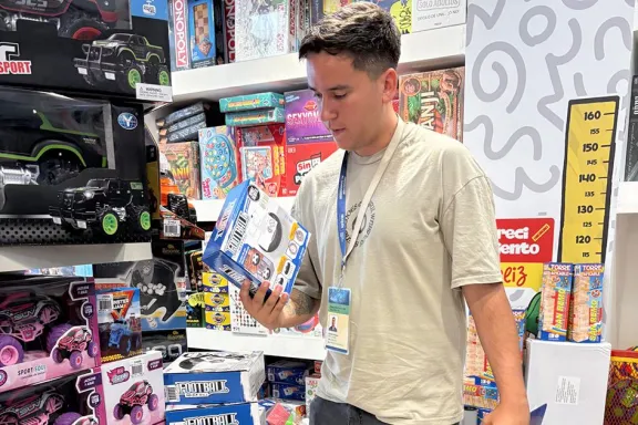 Controlan sellos de seguridad en juguetes y productos nacionales e importados para proteger a los chicos.