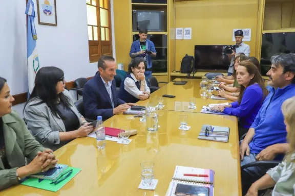 El Gobierno presentó el IPC anual a los docentes para mejorar sus salarios.