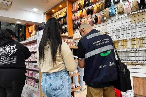 Trabajo inspeccionó la nueva tienda para asegurar condiciones laborales adecuadas.