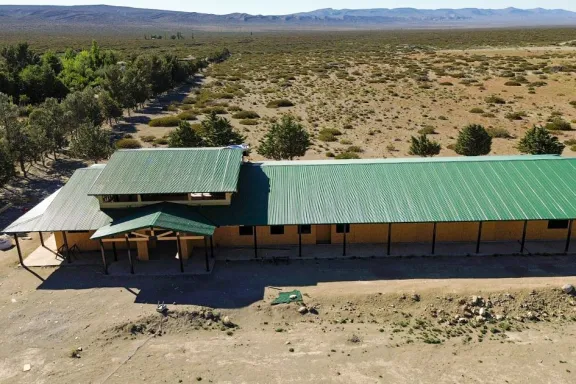 Estudiantes de Chorriaca finalizan el año con la obra del CPEM en marcha.