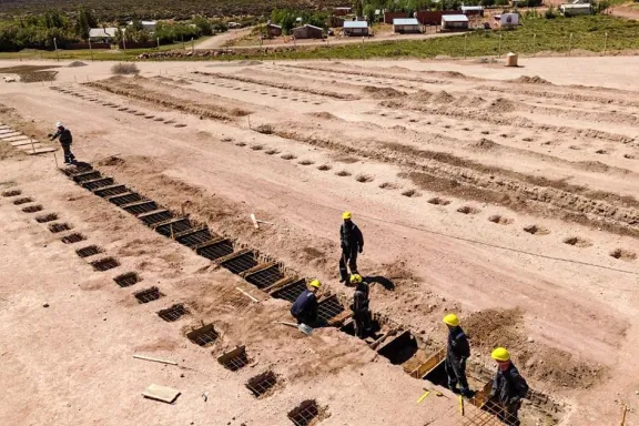Se inició la construcción del parque solar en Los Chihuidos: un paso hacia la energía renovable.