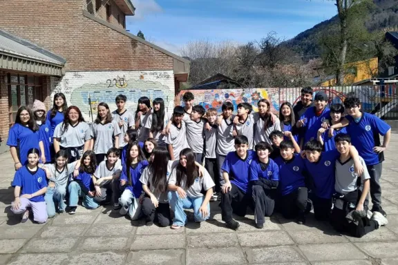 Un libro rinde homenaje a la pasión por el fútbol y la literatura en la escuela 274.