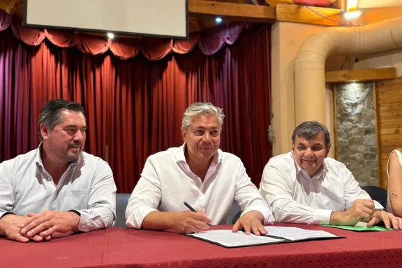 Asfaltarán un barrio histórico de Villa La Angostura para mejorar su infraestructura.