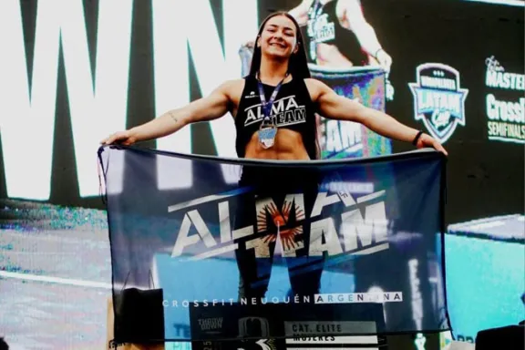 Antonella Sánchez se destaca en CrossFit y cierra el año en el podio en Argentina.