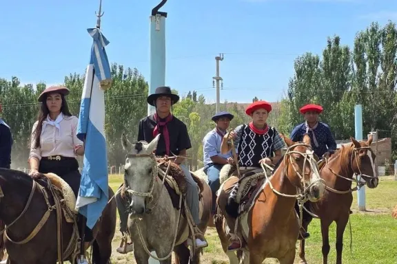 Destrezas y baile popular en el Desafío de Tropilleros de Piedra del Águila 2023.