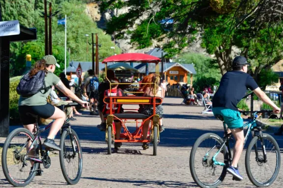 Viajá Neuquén inicia su temporada con un fuerte aumento en operaciones turísticas.