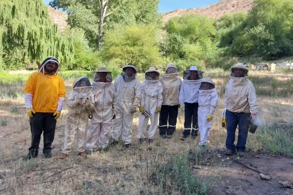 Estudiantes de Agroecología completan prácticas profesionalizantes en el campo.