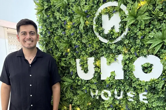 Un joven neuquino crea un refugio para apoyar a emprendedores gracias a un crédito.