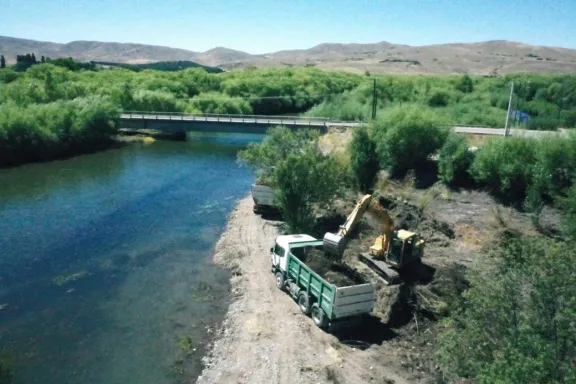 Inversión clave en obras hídricas para mejorar la infraestructura de la provincia.