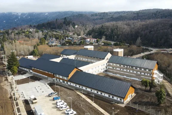 El sistema de salud se fortalece con 36 nuevas designaciones y ajustes en su estructura.