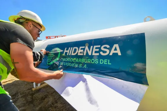 Llegan los equipos para la planta de GLP en Moquehue, una inversión clave para la región.