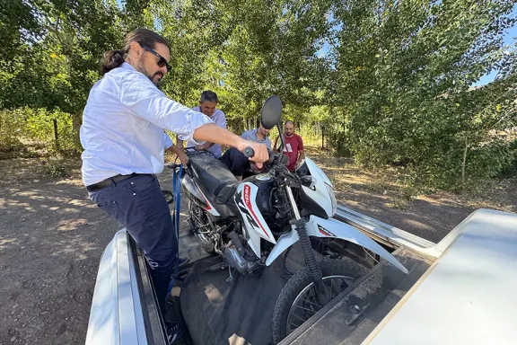 Agentes sanitarios mejoran su movilidad en el interior de la provincia con motos y cuatriciclos.