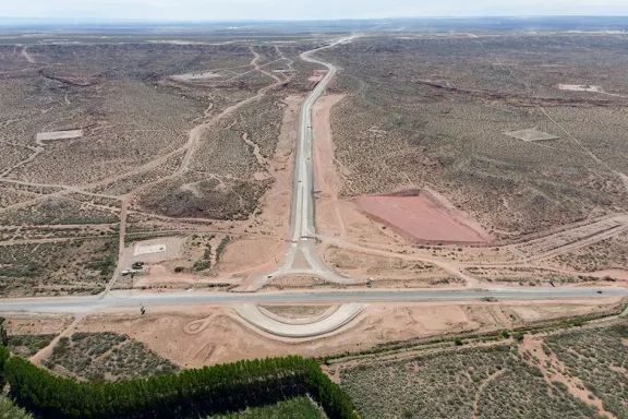 Desvíos de tránsito en la Ruta 7 por obras en Añelo: planificá tu viaje.