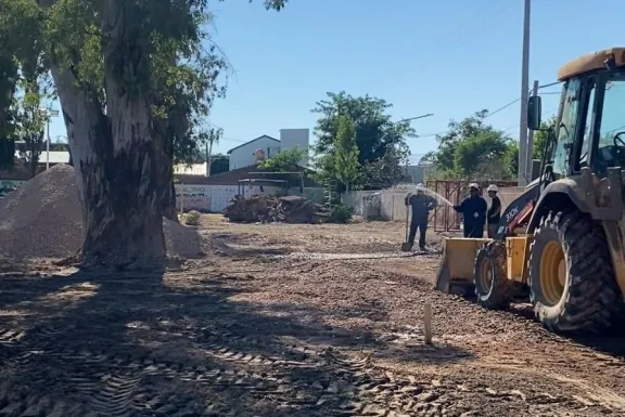 Progresan las obras de renovación en escuelas históricas de Neuquén.