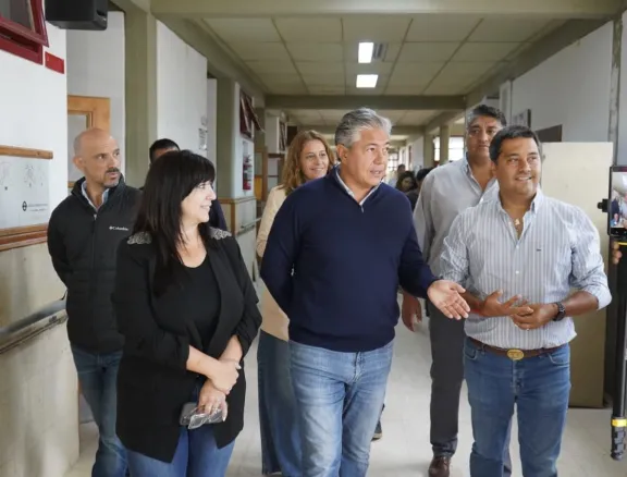 Figueroa supervisó el progreso de obras educativas en Zapala.