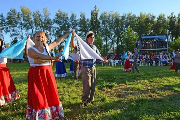 Cómo mantener hábitos saludables en fiestas populares y actividades al aire libre