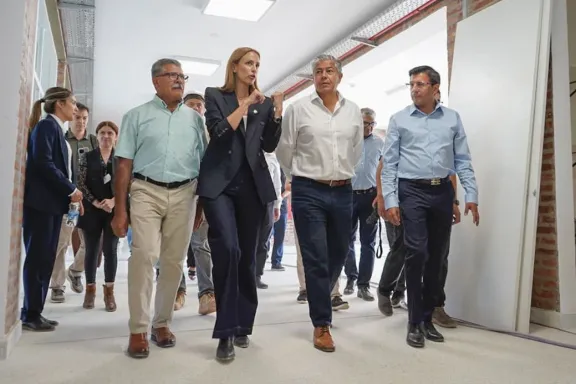 Figueroa y Páez presentaron el nuevo asfalto y visitaron obras clave en Senillosa.