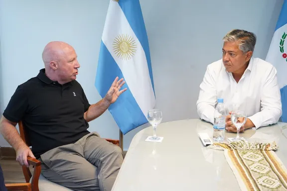 Figueroa y Carlos Mac Allister inauguraron el Campus de Tecnificación de Fútbol en Neuquén.
