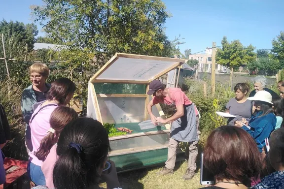 Talleres de deshidratado de alimentos para optimizar la temporada de cosecha.