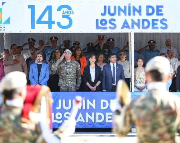 Junín de los Andes festeja su aniversario con anuncios sobre infraestructura, agua y desarrollo urbano.