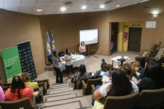 Inicia formación docente sobre alfabetización: aprende a enseñar mejor.