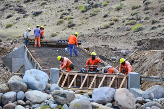 Progreso en la pavimentación de la Ruta Provincial 43, esencial para el Alto Neuquén.