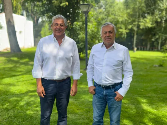 Rolando Figueroa se reunió con Alfredo Cornejo en Neuquén para discutir temas clave.