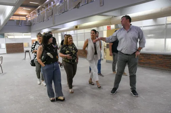 Mejoras en escuelas de Centenario a días del inicio de clases.