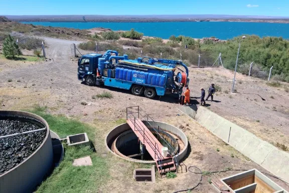 Mantenimiento integral del EPAS en Villa El Chocón garantiza mejoras en los servicios.