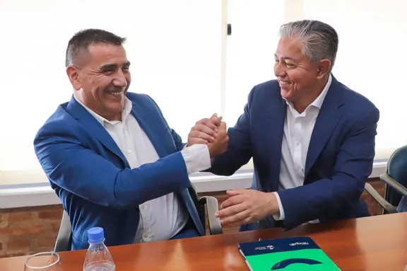 Figueroa y Rioseco firman convenio de obra delegada en EPET 1 para impulsar proyectos escolares.
