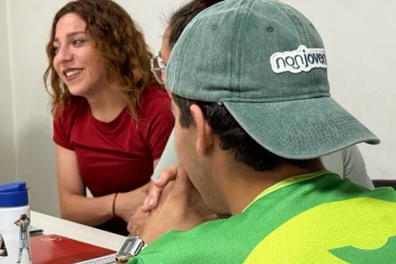Escucha Joven: un espacio inclusivo donde los jóvenes comparten sus opiniones sin prejuicios.