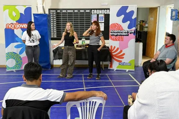 Jóvenes emprendedores obtuvieron asesoramiento sobre créditos para impulsar sus proyectos.