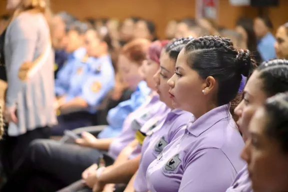 Policía realiza jornada de capacitación y reflexión por el Día Internacional de la Mujer.