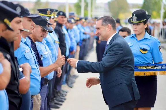 876 Policías de Neuquén ascienden a oficiales y suboficiales.