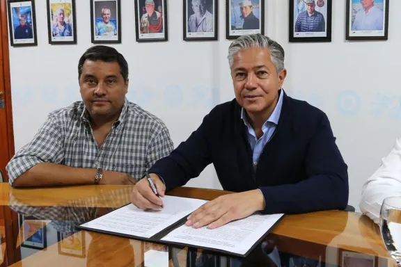 Provincia financia obras clave de saneamiento y asfalto en Zapala.