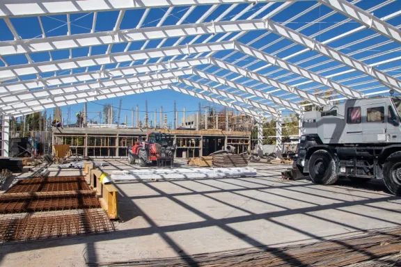 La EPET 9 incorpora nuevos talleres y un SUM para mejorar la formación técnica.