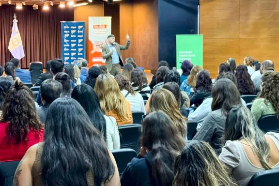 Capacitan a profesionales sobre prevención del grooming en entornos digitales.