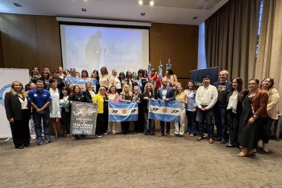 Memorias de mujeres en Malvinas: sus voces que resuenan hoy.