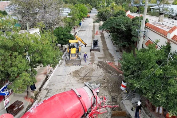 La obra que mejorará el acceso al agua potable en Chos Malal alcanza el 30% de avance.