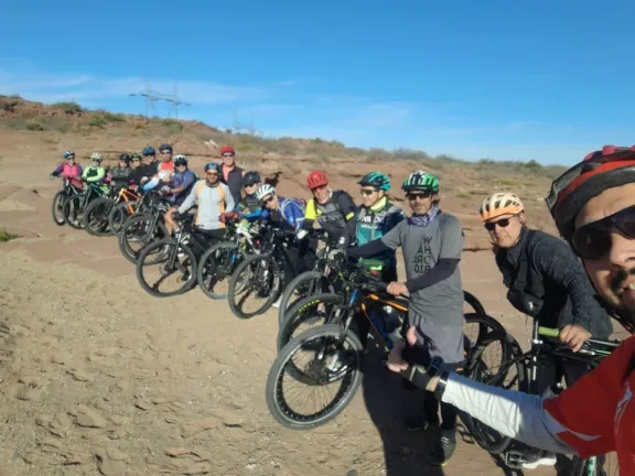 Vivi una jornada de multiaventura: cicloturismo y Big SUP en Villa el Chocón.